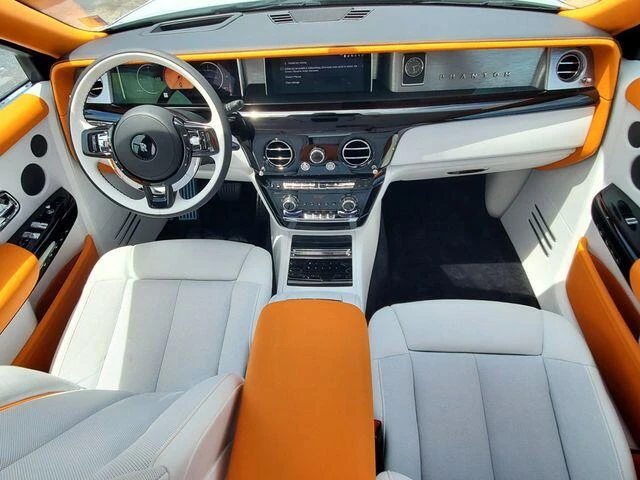 2026 Rolls-Royce Phantom - Image 16 of 31