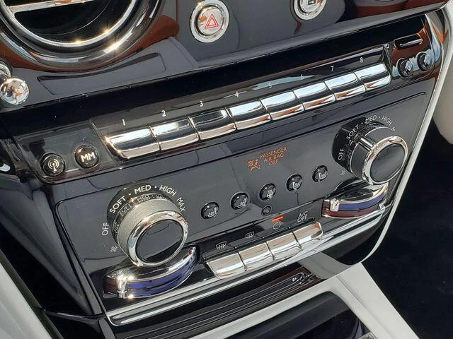 2026 Rolls-Royce Phantom - Image 28 of 31