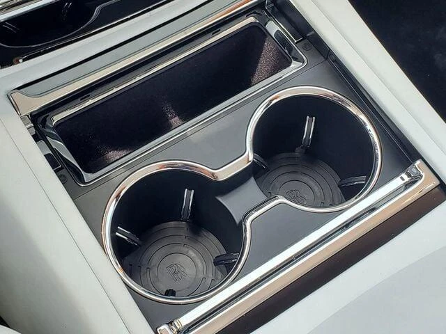 2026 Rolls-Royce Phantom - Image 30 of 31