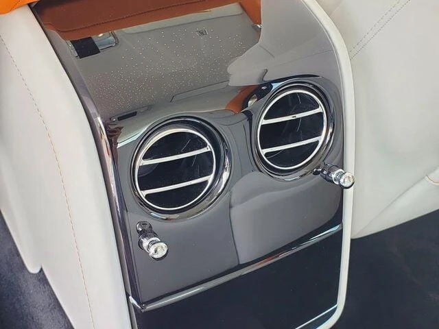 2026 Rolls-Royce Phantom - Image 15 of 31