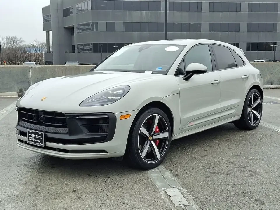 2025 Porsche Macan GTS - Image 8 of 9