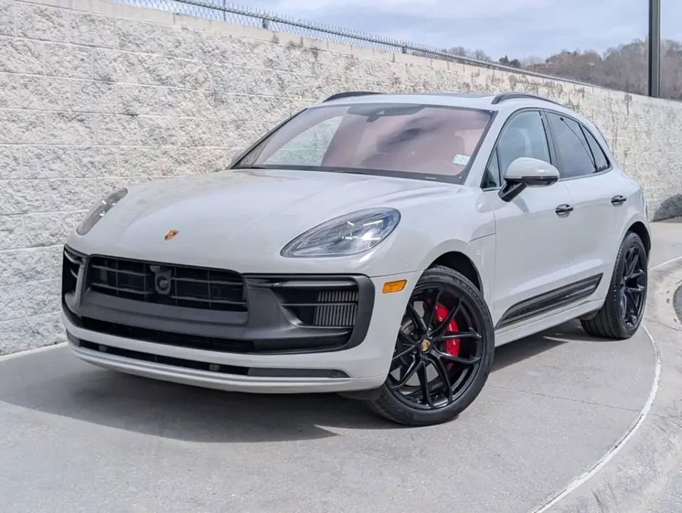 2025 Porsche Macan GTS - Image 9 of 9