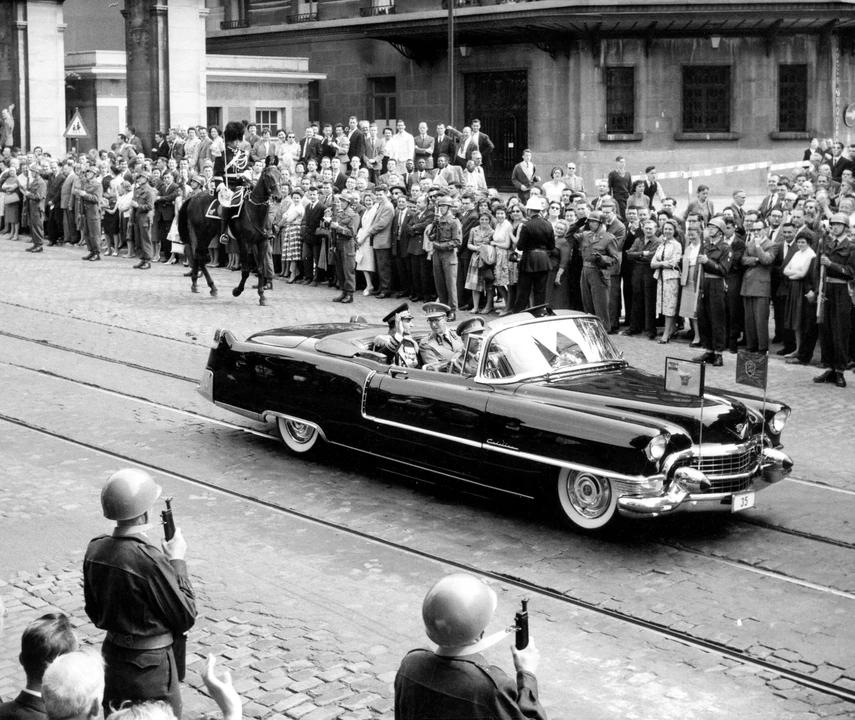 1954 Cadillac Series 62 3rd Gen - Image 2 of 31