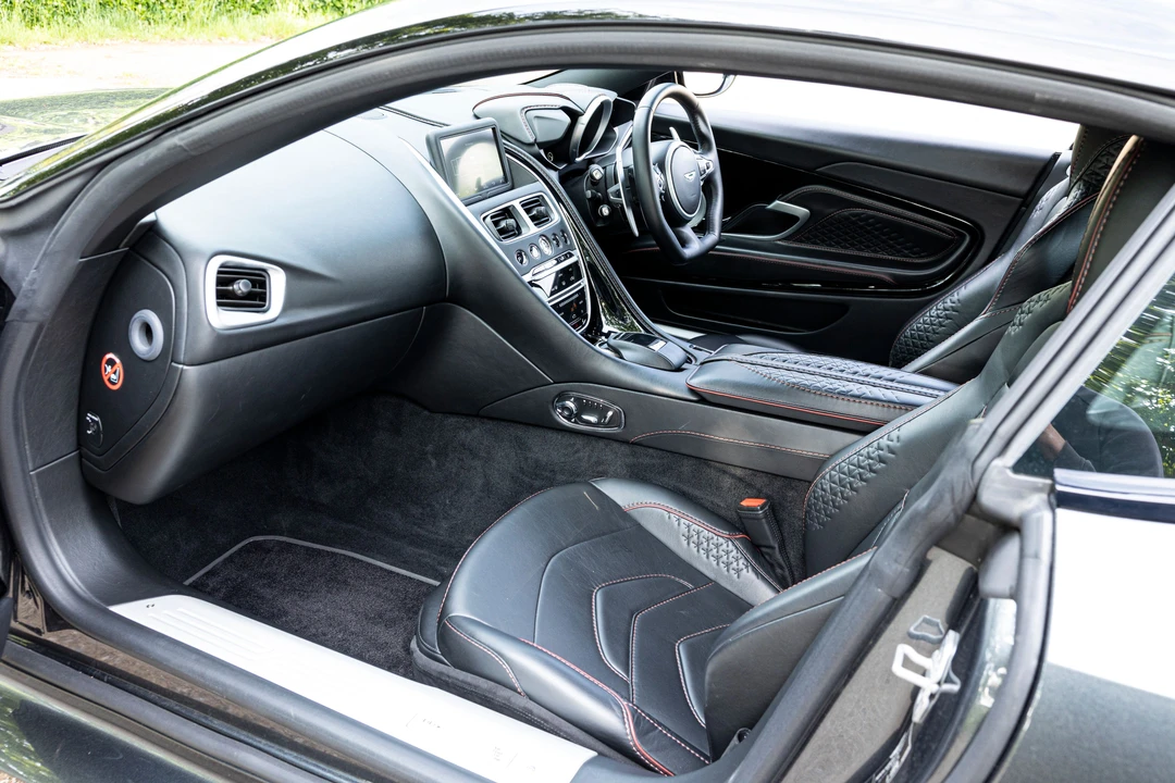 2019 Aston Martin DBS Superleggera - Image 12 of 31