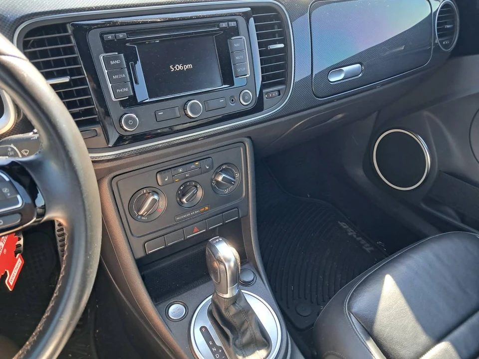 2012 Volkswagen A5 Beetle - Image 8 of 10