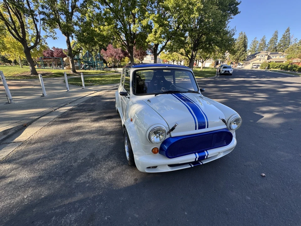 Mini Classic Mini - Image 9 of 31