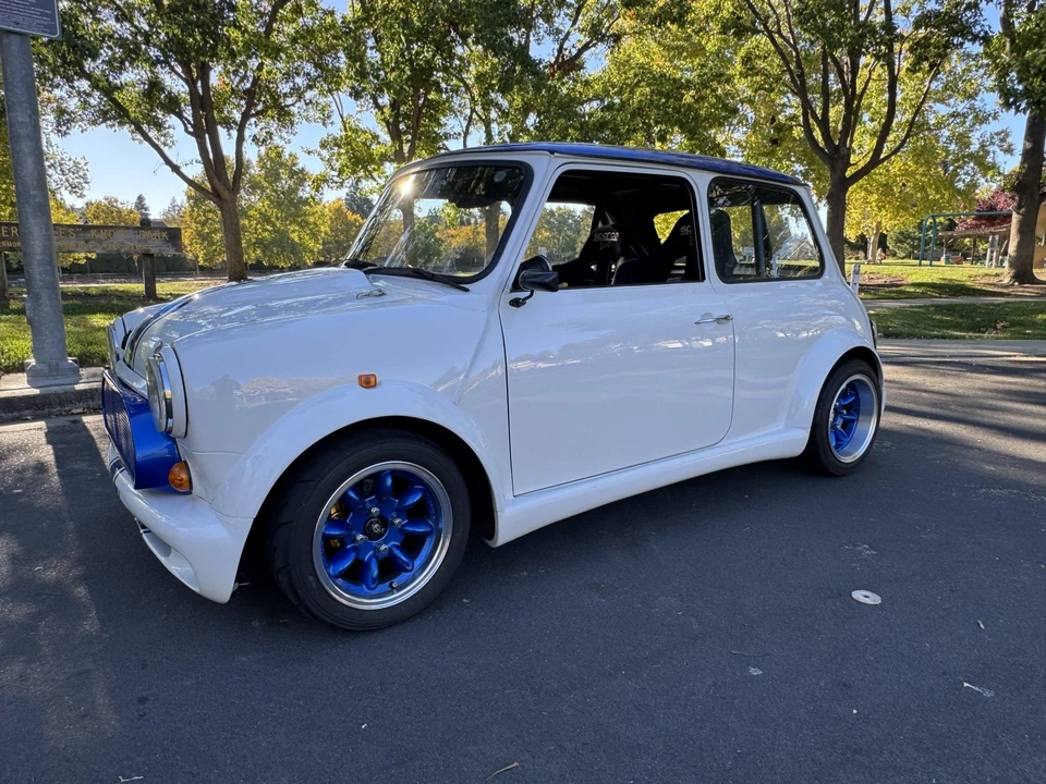 Mini Classic Mini - Image 2 of 31