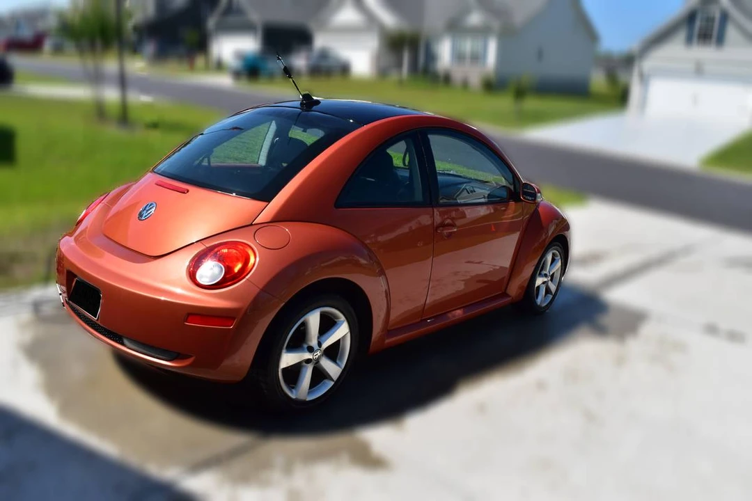 2010 Volkswagen New Beetle - Image 2 of 14