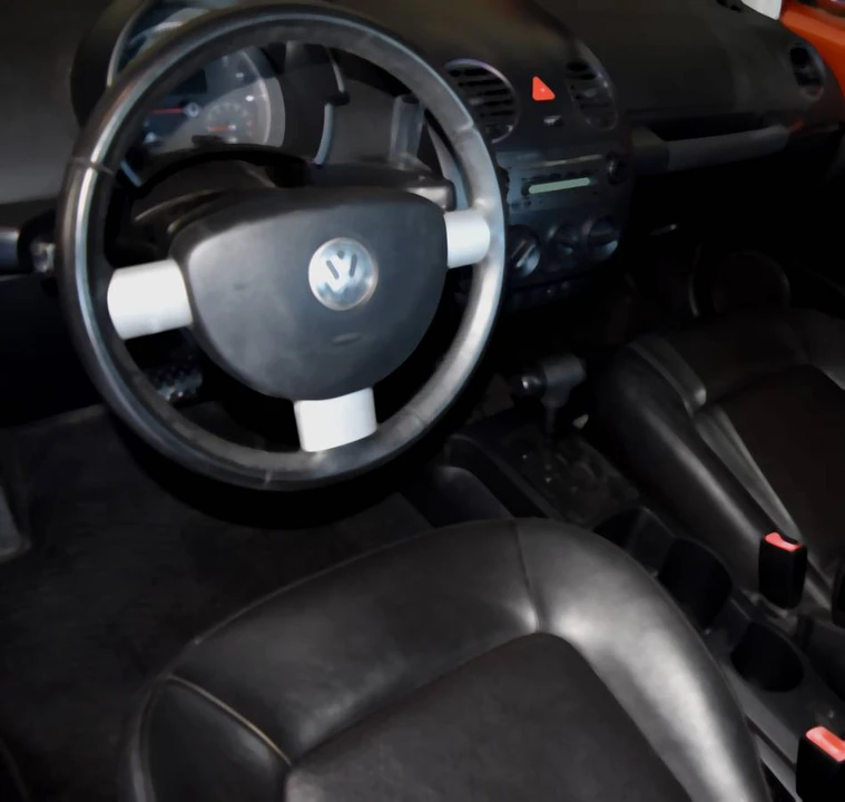 2010 Volkswagen New Beetle - Image 5 of 14