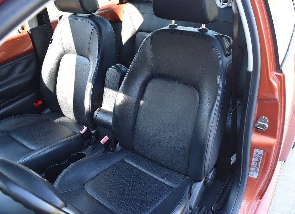 2010 Volkswagen New Beetle - Image 12 of 14