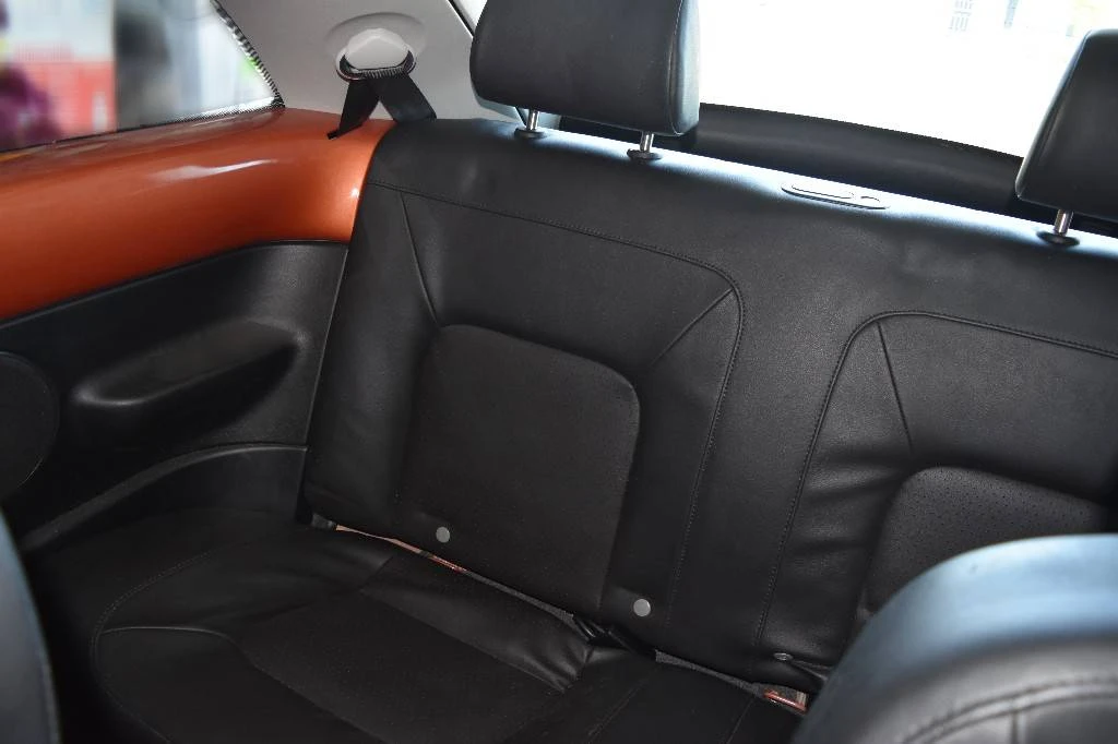2010 Volkswagen New Beetle - Image 7 of 14