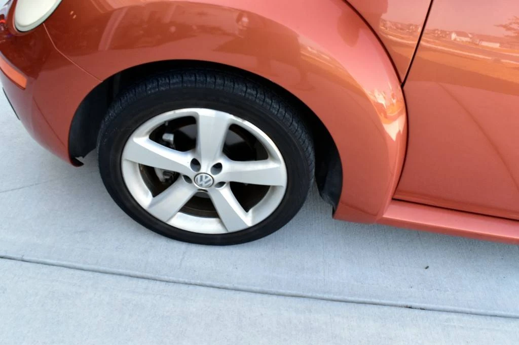2010 Volkswagen New Beetle - Image 14 of 14