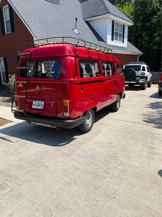 Volkswagen Type 2 - Image 10 of 10