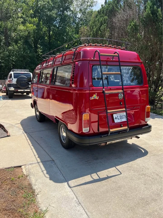 Volkswagen Type 2 - Image 2 of 10