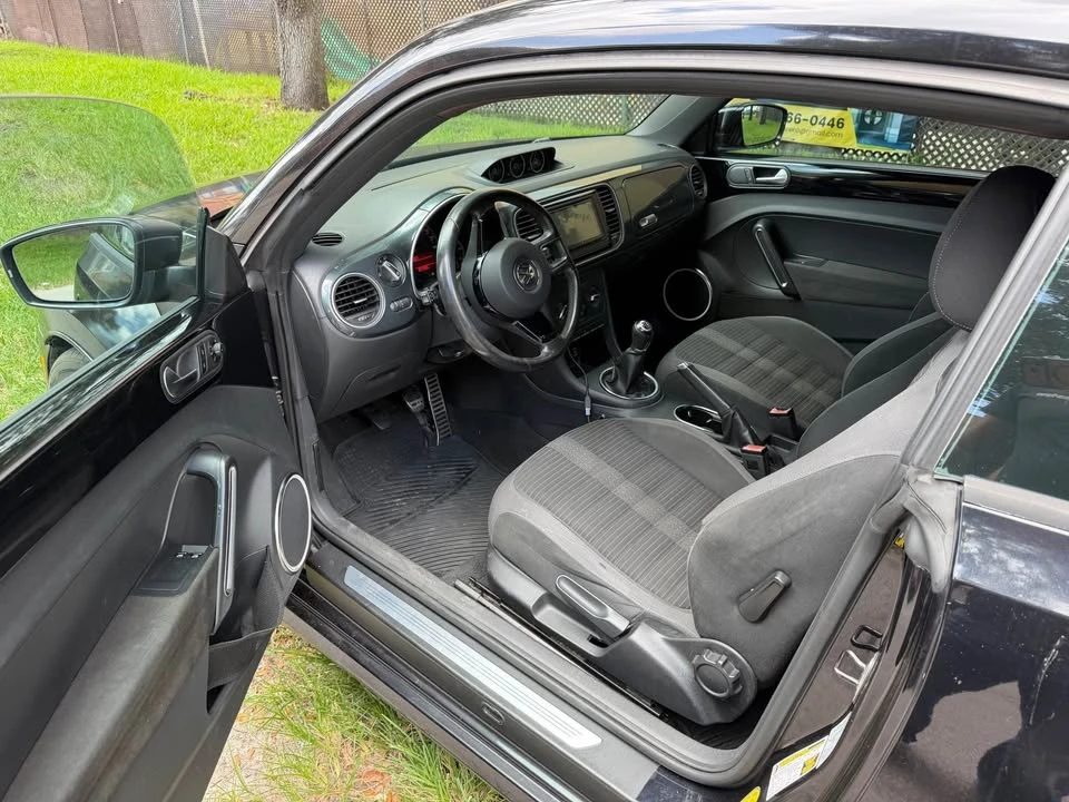 2012 Volkswagen A5 Beetle - Image 6 of 10