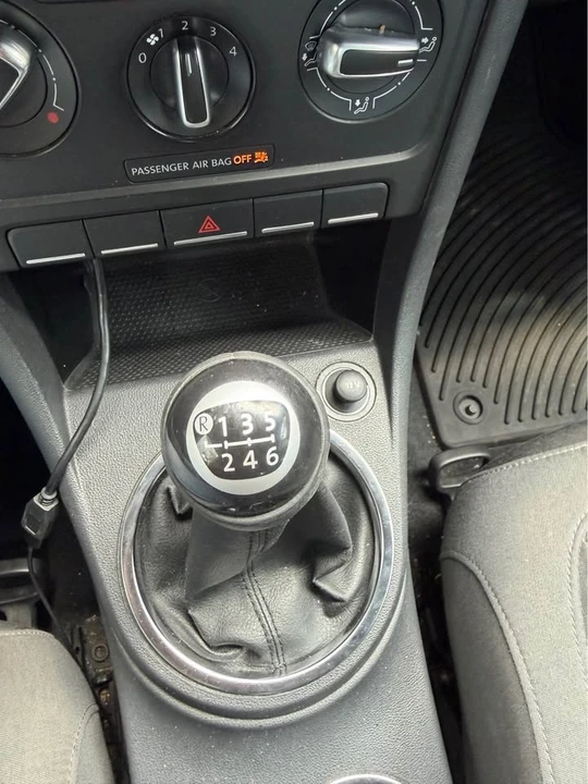 2012 Volkswagen A5 Beetle - Image 4 of 10