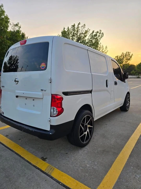 Nissan NV - Image 8 of 9