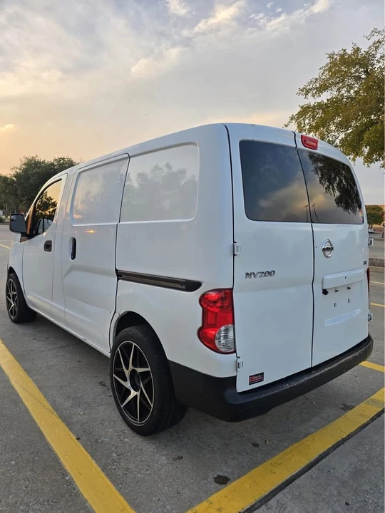 Nissan NV - Image 5 of 9