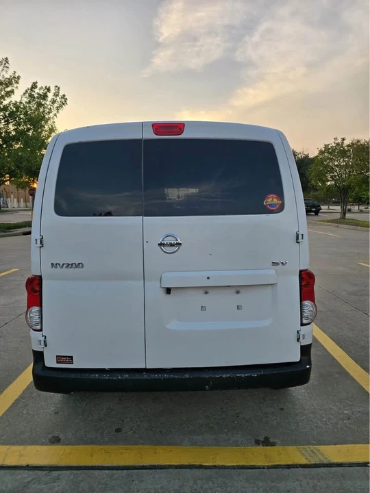 Nissan NV - Image 7 of 9