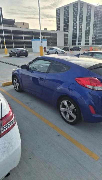 Hyundai Veloster - Image 2 of 5