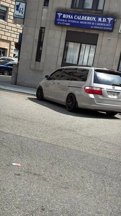 2005 Honda Odyssey - Image 2 of 7