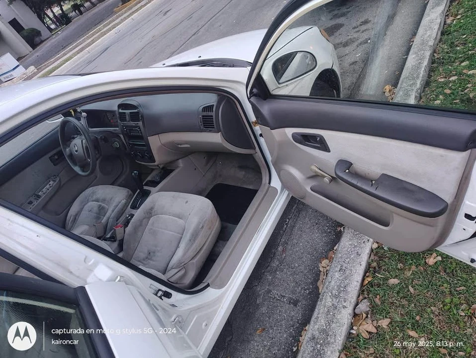 Kia Spectra - Image 2 of 8