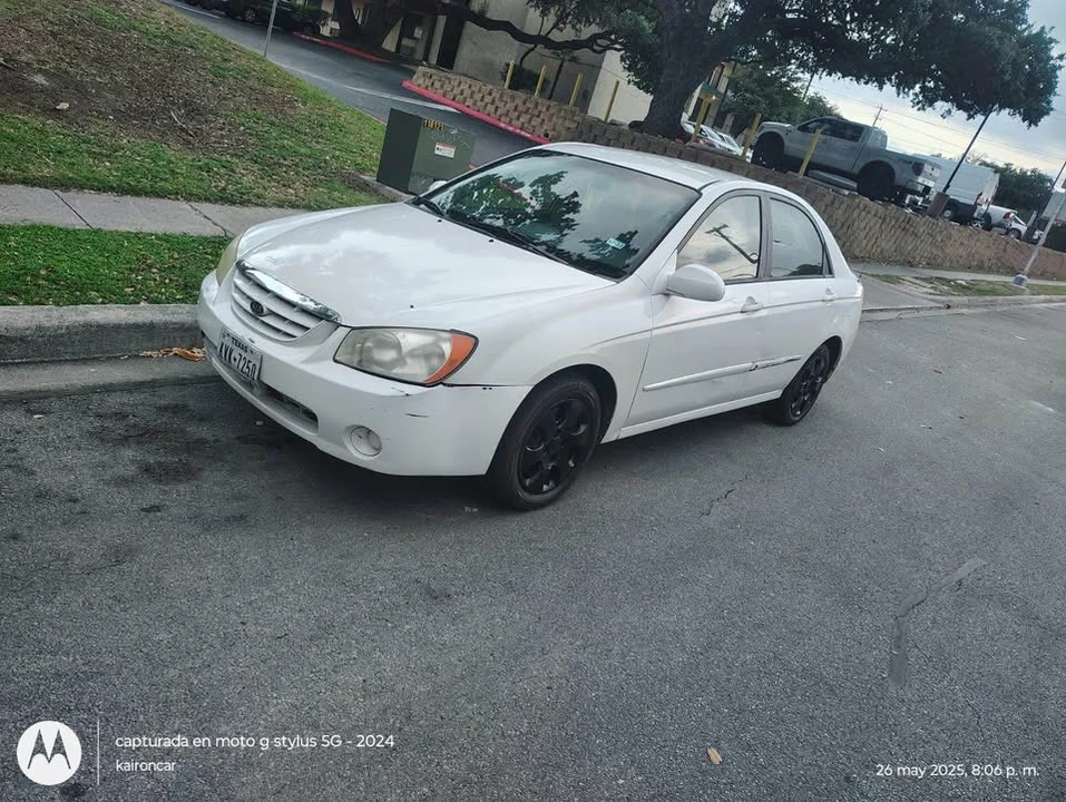 Kia Spectra - Image 8 of 8