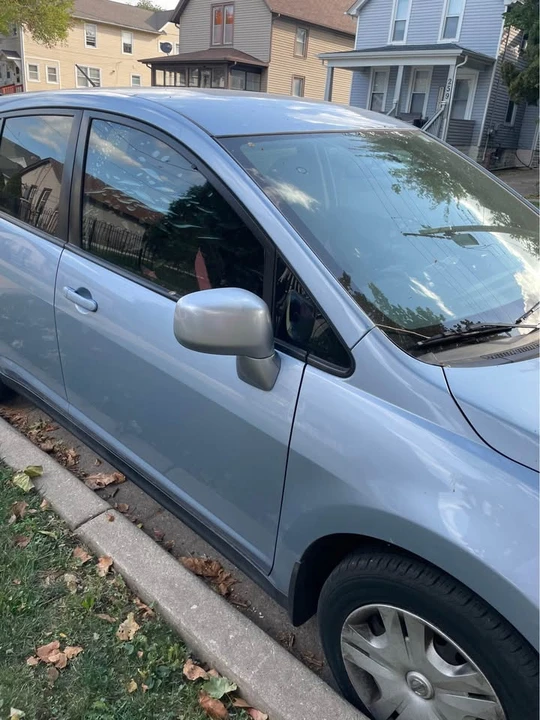 Nissan Versa - Image 7 of 9