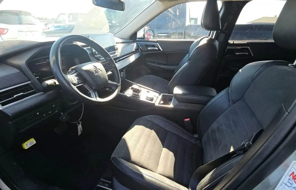 Mitsubishi Outlander - Image 2 of 4