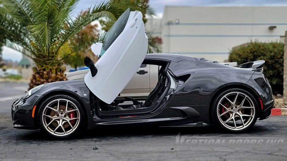 2013 Alfa Romeo 4C Coupe - Image 2 of 2
