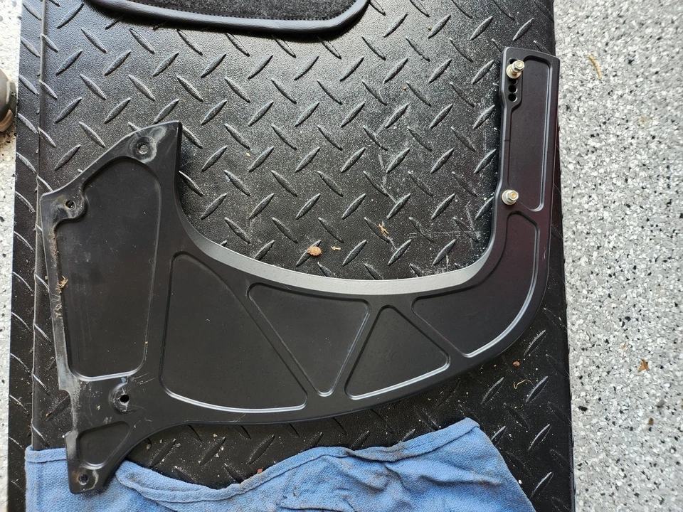 2014 Parts & Memorabilia Bodywork - Image 7 of 22
