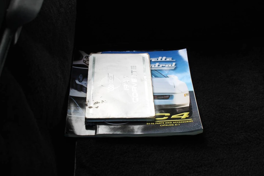 1987 Chevrolet Corvette C4 - Image 14 of 24