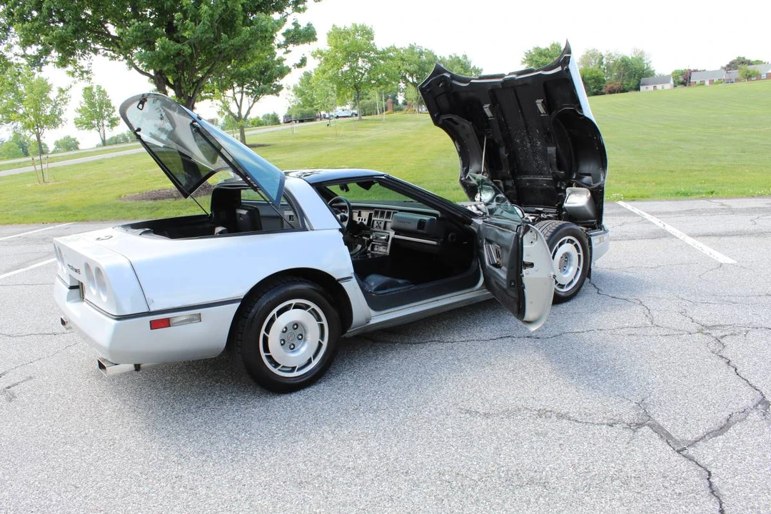 1987 Chevrolet Corvette C4 - Image 15 of 24