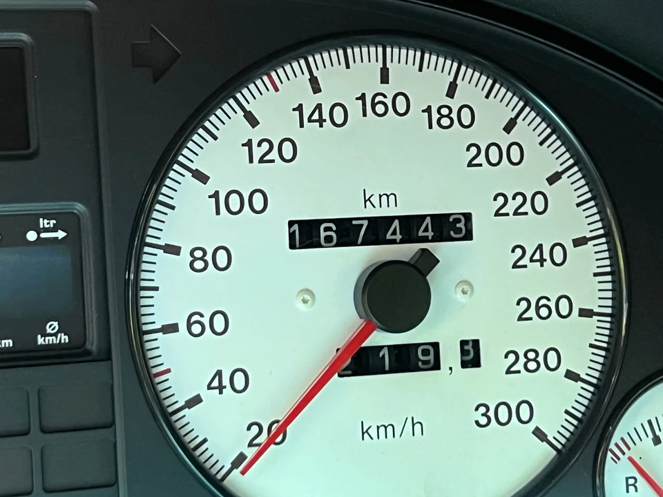 1995 Audi RS2 Avant - Image 11 of 16