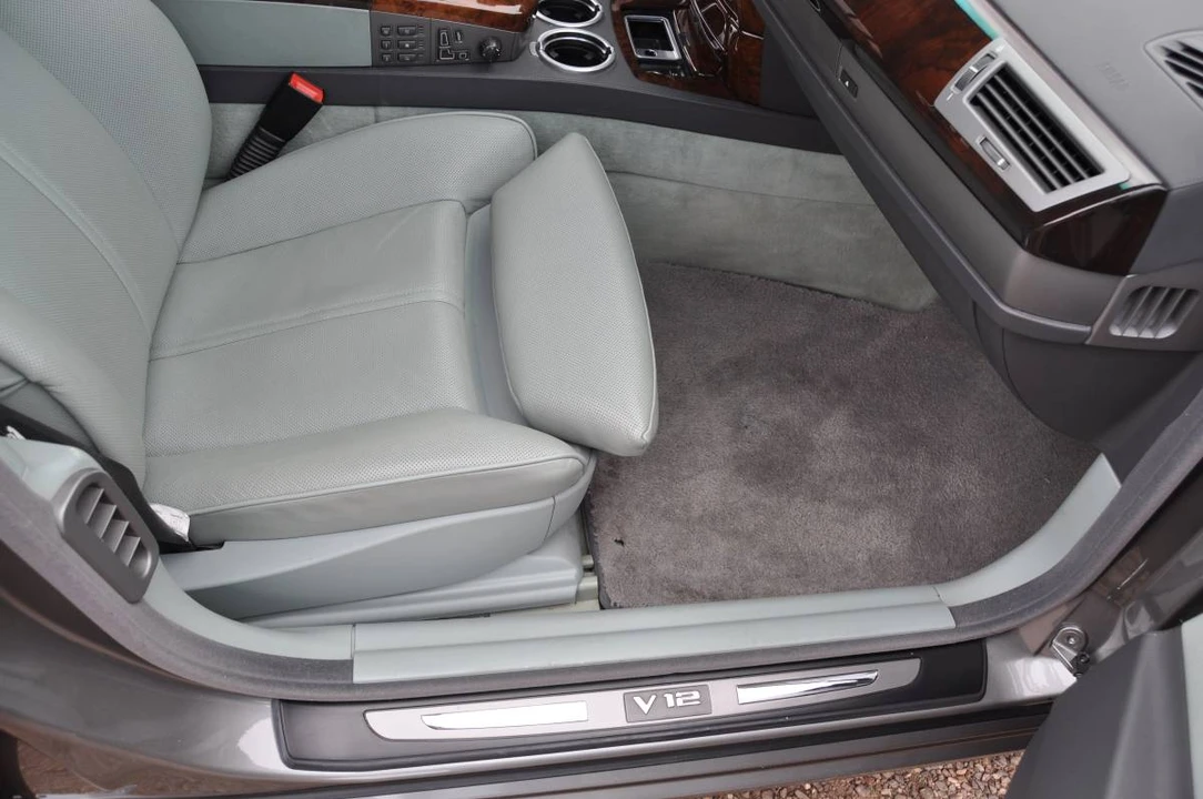 2004 BMW E65/E66 750i & 760i Sedan - Image 14 of 20