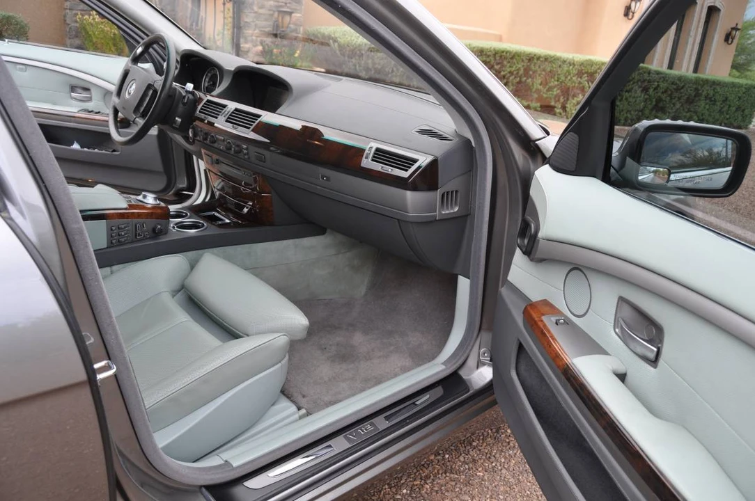 2004 BMW E65/E66 750i & 760i Sedan - Image 9 of 20