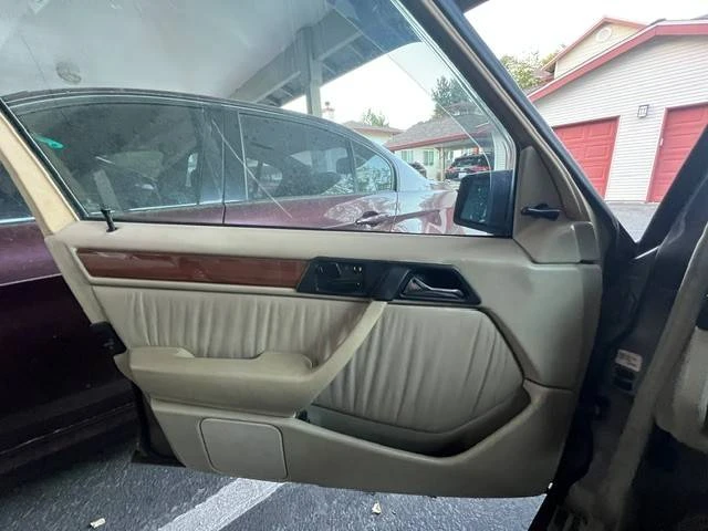 1992 Mercedes-Benz W124 E-Class - Image 11 of 20