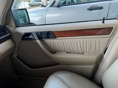 1992 Mercedes-Benz E-Class 300E Sedan