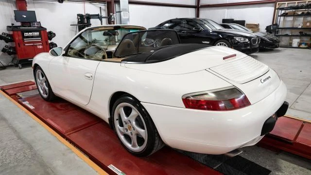 2001 Porsche 996 Carrera - Image 11 of 31