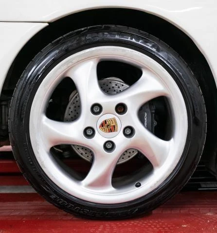 2001 Porsche 996 Carrera - Image 16 of 31