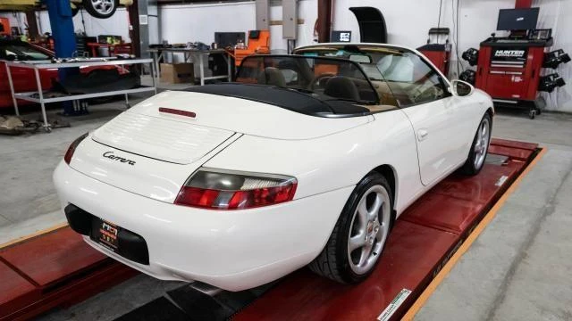 2001 Porsche 996 Carrera - Image 12 of 31