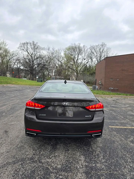 2015 Hyundai Genesis - Image 7 of 9