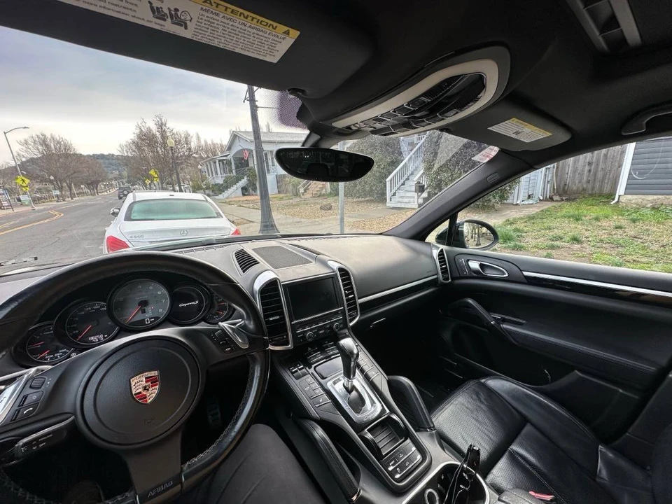 2012 Porsche 958 Cayenne S - Image 2 of 8