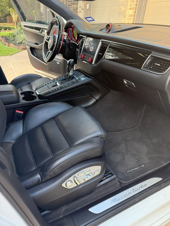 2018 Porsche Macan Turbo - Image 9 of 21