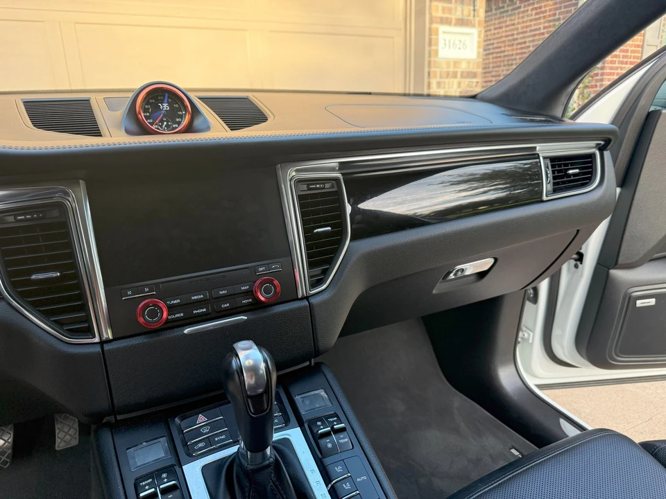 2018 Porsche Macan Turbo - Image 14 of 21