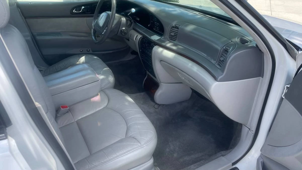 1997 Lincoln Continental 9th Gen - Image 15 of 18