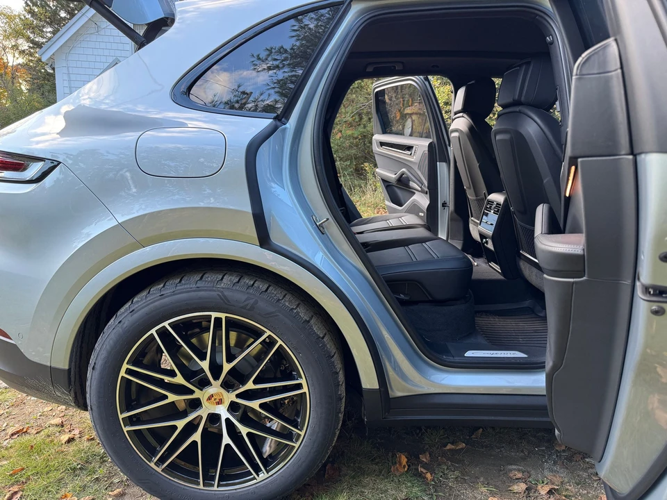 2025 Porsche 9Y0/9Y3 Cayenne - Image 3 of 11