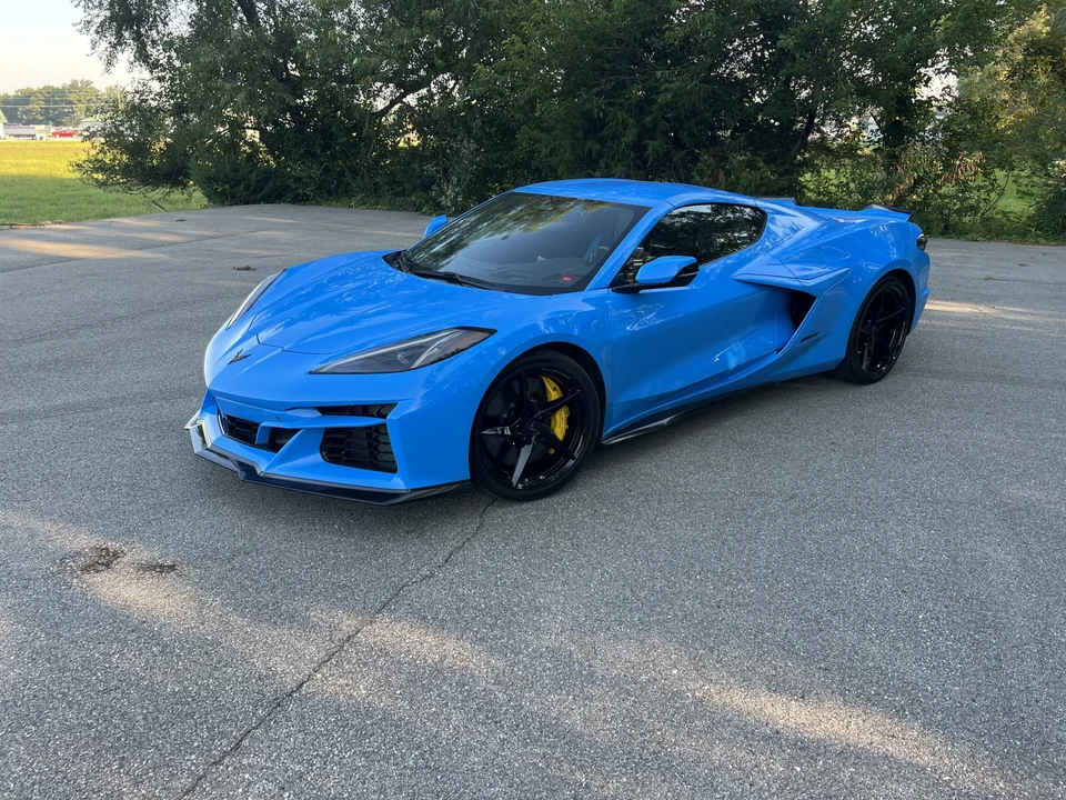 2025 Chevrolet Corvette C8 E-Ray - Image 2 of 31