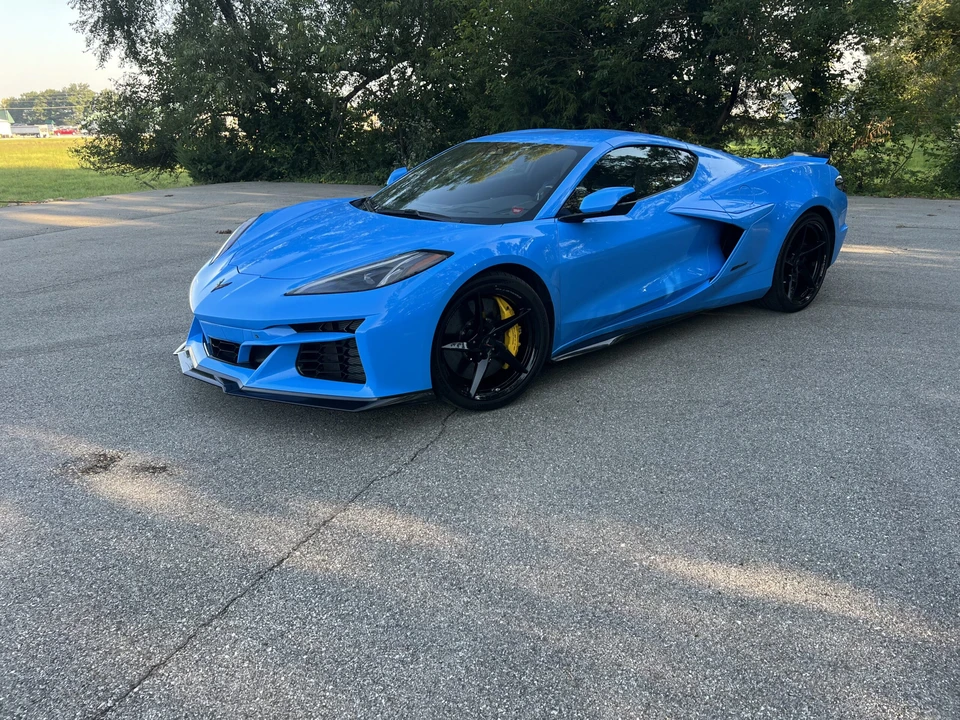 2025 Chevrolet Corvette C8 E-Ray - Image 3 of 31