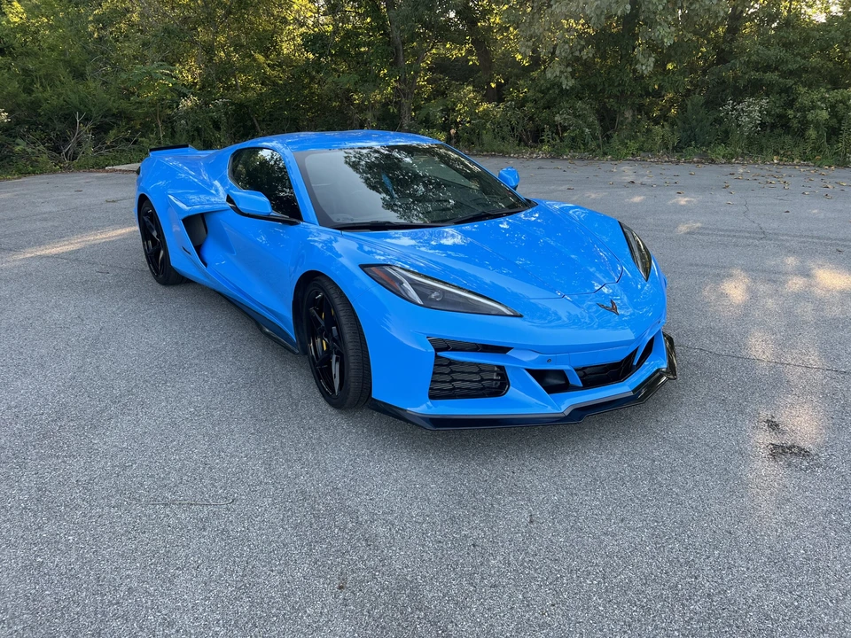 2025 Chevrolet Corvette C8 E-Ray - Image 8 of 31
